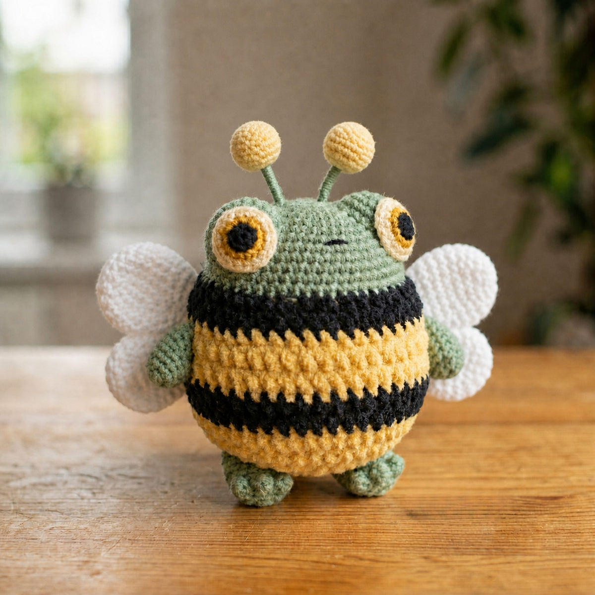 Crochet Bee Frog Plush, Handmade Amigurumi Bumblebee Frog Toy with Wings, Cute Kawaii Animal Gift for Kids, Collectors, Room Decor, 4-12in