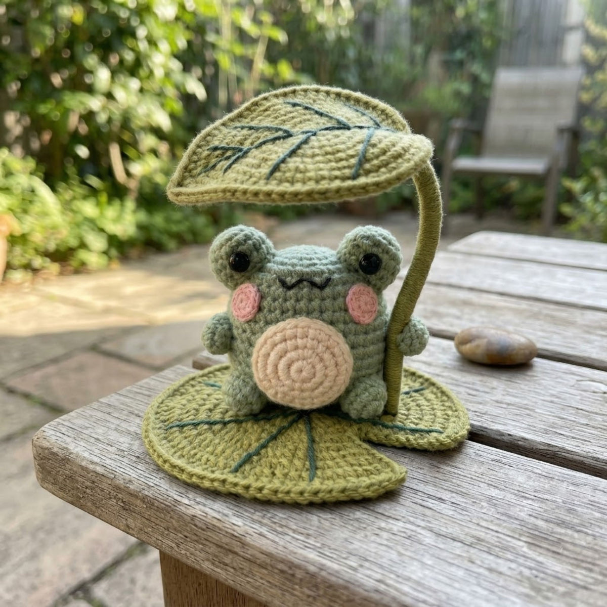Cute Crochet Frog Plush with Leaf Umbrella, Kawaii Amigurumi Pond Frog Doll, Handmade Woodland Nursery Decor Gift Soft Baby Toy Sizes 4-12in
