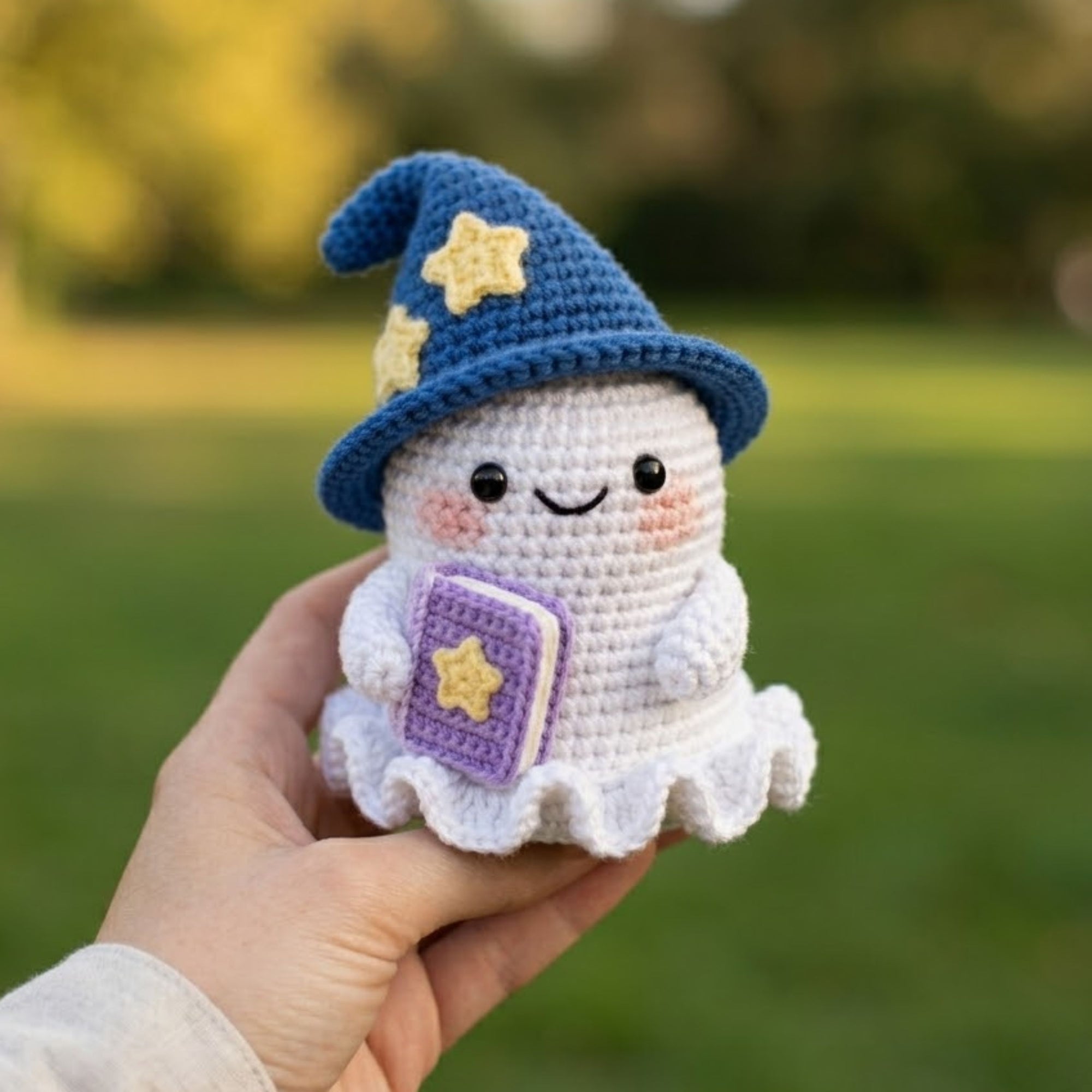 Handmade Crochet Wizard Ghost Plush, Cute Amigurumi Ghost Doll, Halloween Witch Hat Toy, Soft Yarn Boo Gift for Kids Halloween Decor