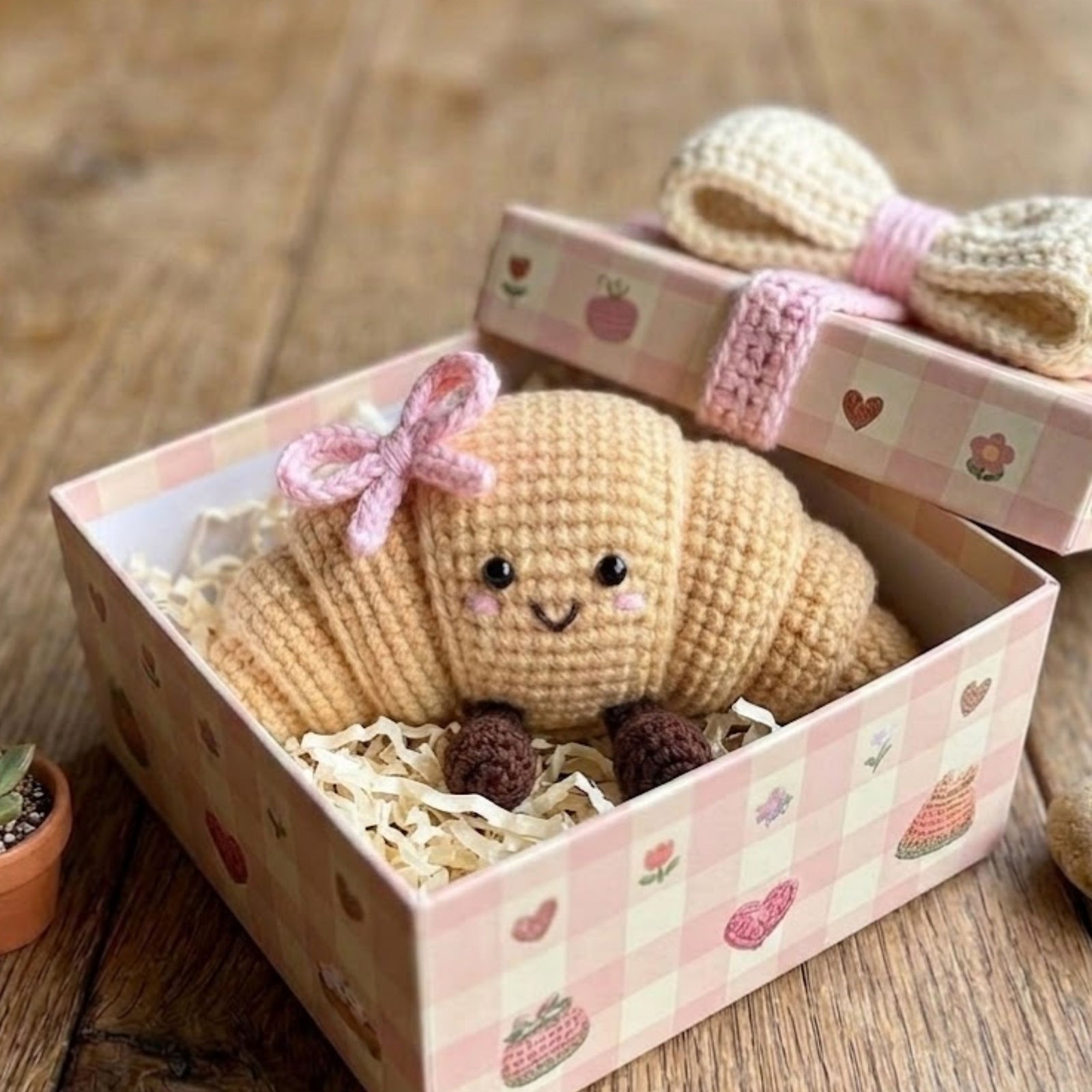 Cute Crochet Croissant Plush with Pink Bow, Kawaii Amigurumi Food Toy, Handmade Bakery Stuffed Animal Gift, Baby Nursery Decor, Sizes 4-12in