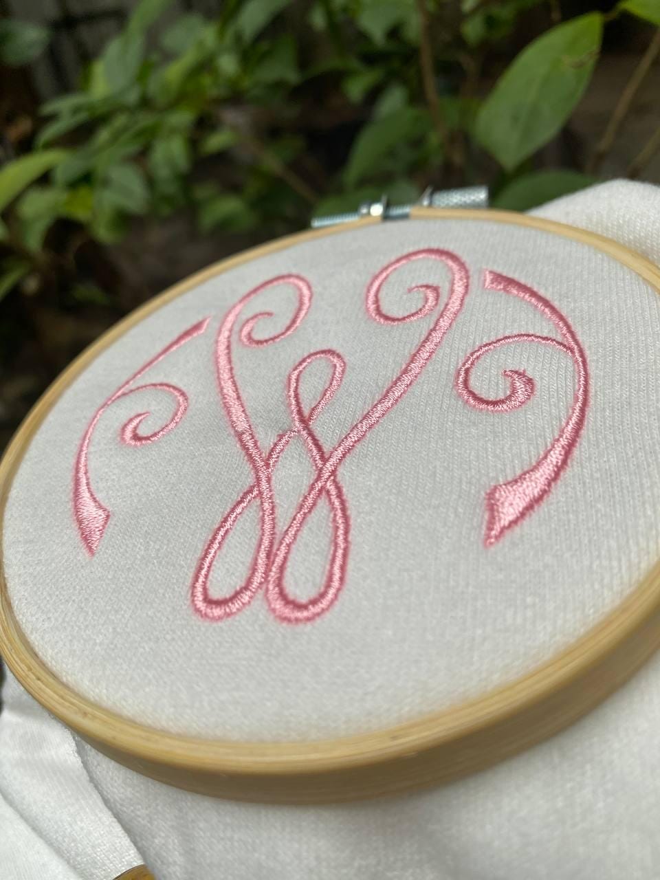 Circle Monogram Embroidery Font, Fishtail Monogram with Frame Embroidery Design, BX Font (Digital Download), 5 sizes, 11 formats