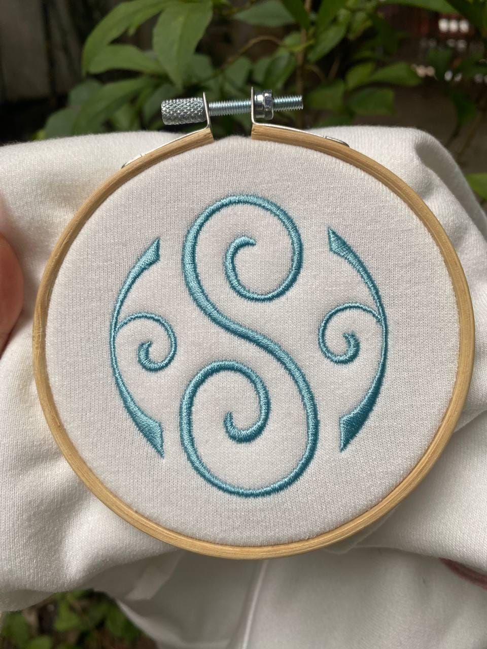 Circle Monogram Embroidery Font, Fishtail Monogram with Frame Embroidery Design, BX Font (Digital Download), 5 sizes, 11 formats